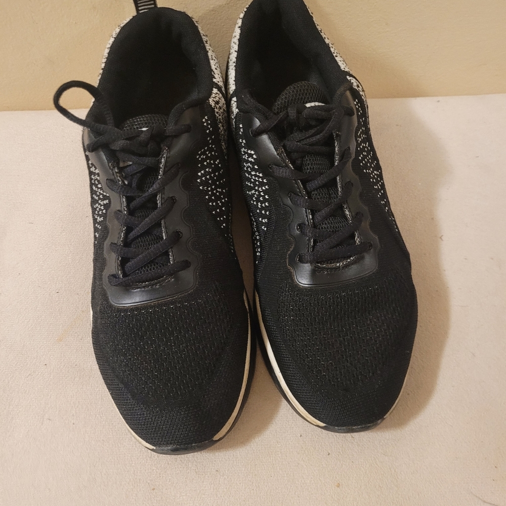 Running New Fashion Sports Men Size EUR 43 US 9.5 Black & White